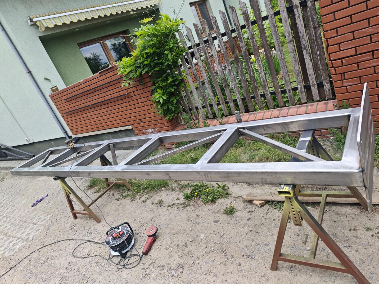 Suntago — Konstrukcja przed malowaniem